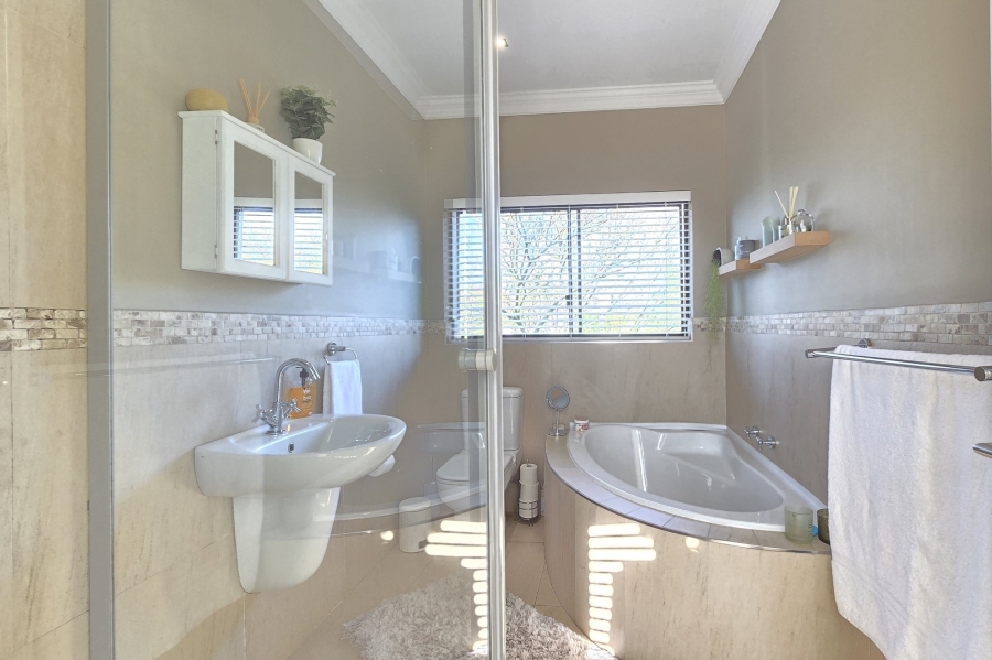 4 Bedroom Property for Sale in Graanendal Western Cape